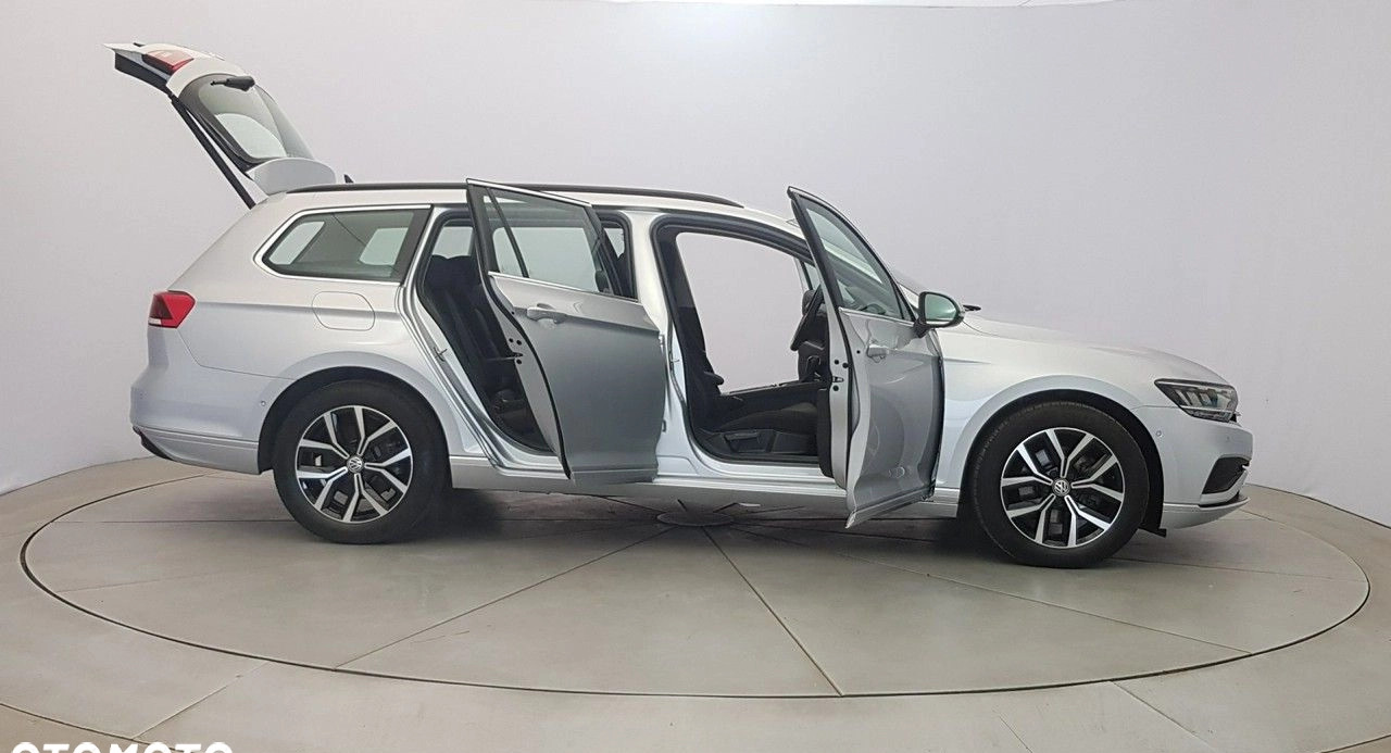 Volkswagen Passat cena 126900 przebieg: 74000, rok produkcji 2019 z Golina małe 562